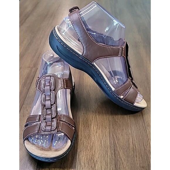 Clarks Laurieann Kay Brown Leather T-Strap Sandals Women’s 5.5M GUC - Picture 2 of 9